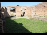 04457 ostia - regio i - insula xiv - terme del bagnino buticosus (i,xiv,8) - raum 4 - blick nach norden.jpg